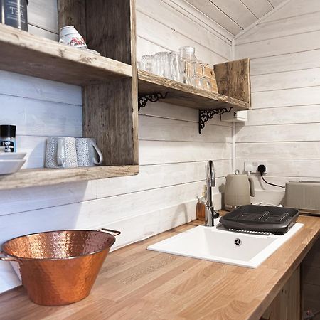 'Swan' Lakeview Lodge Bishampton ภายนอก รูปภาพ