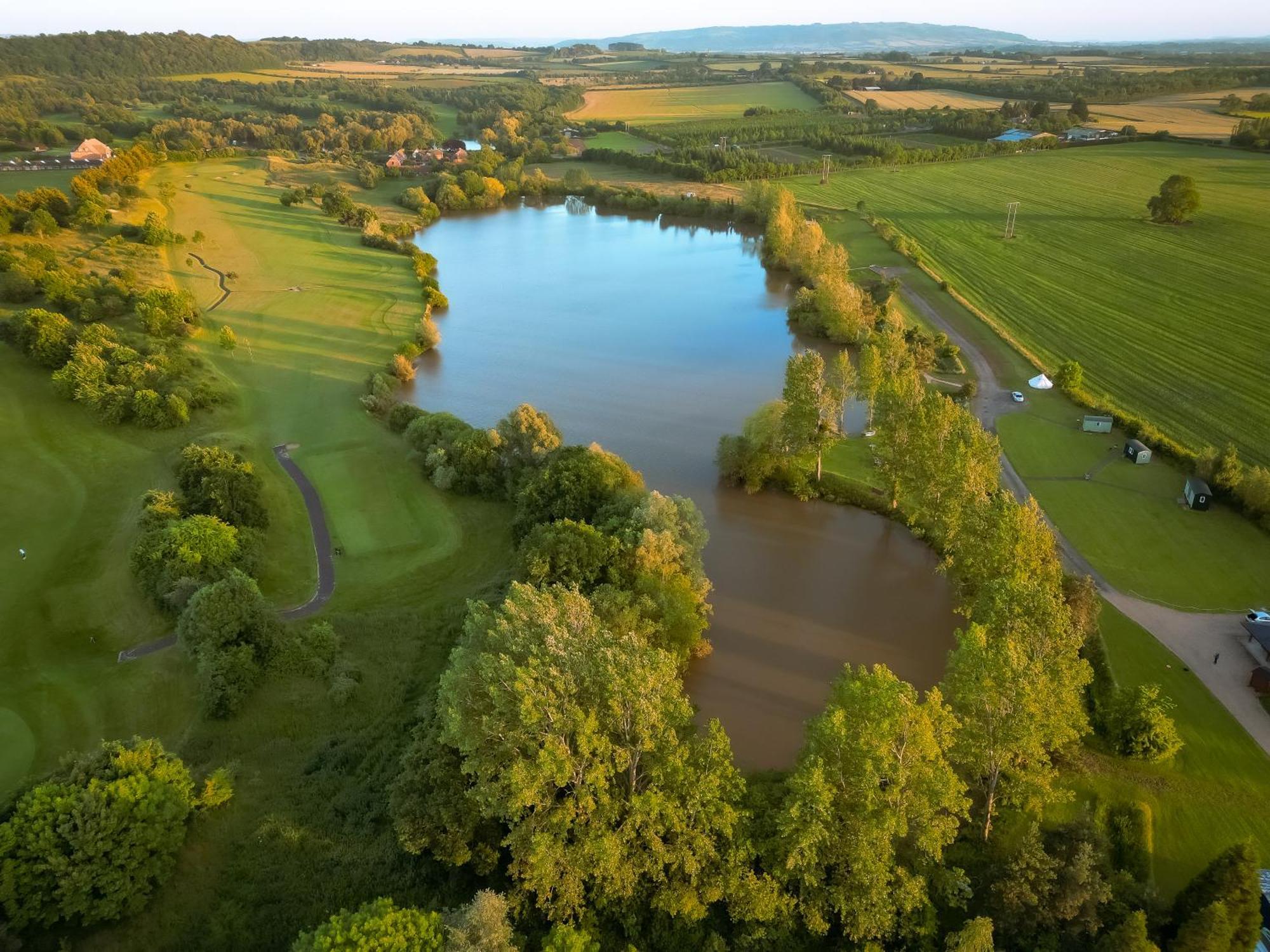 'Swan' Lakeview Lodge Bishampton ภายนอก รูปภาพ